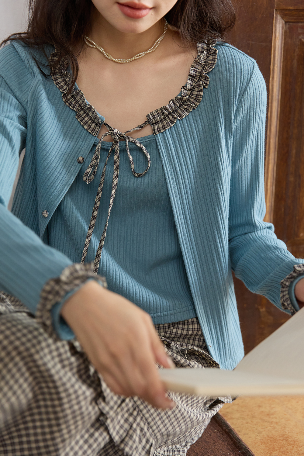 女性のためのニットシャツ