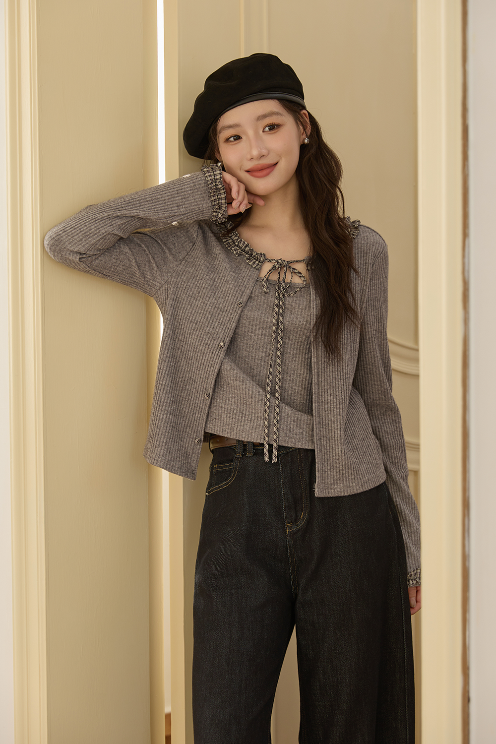 女性のためのニットシャツ