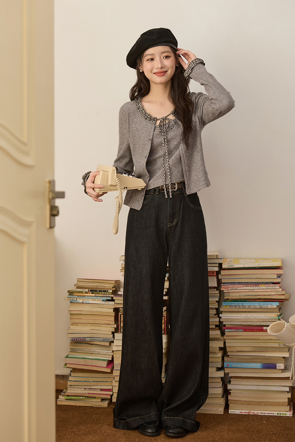 女性のためのニットシャツ