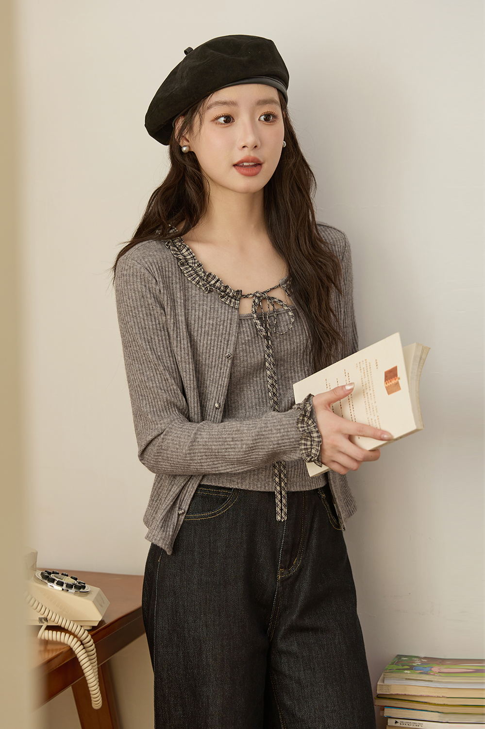 女性のためのニットシャツ