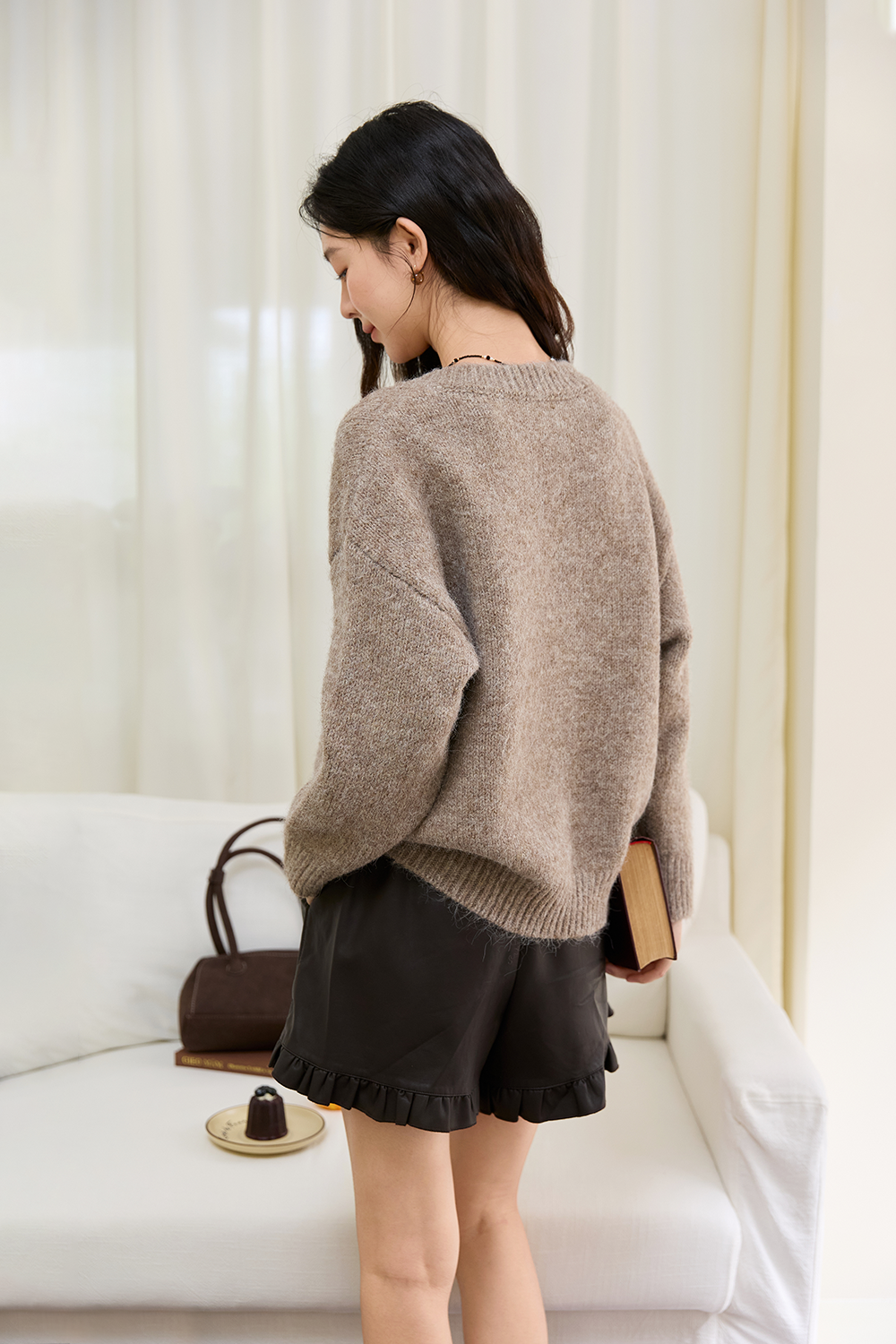 女性のためのニットシャツ