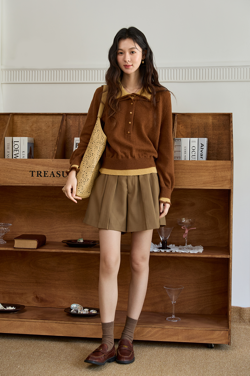 女性のためのニットシャツ