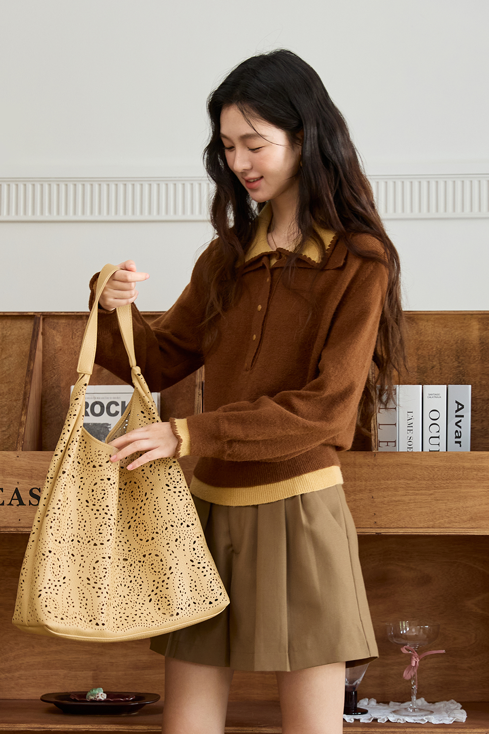 女性のためのニットシャツ