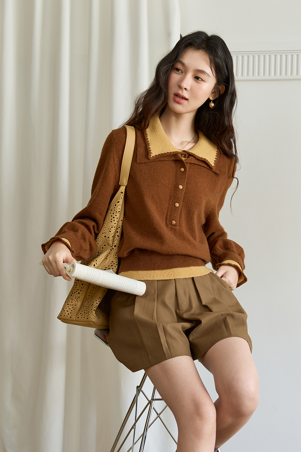 女性のためのニットシャツ