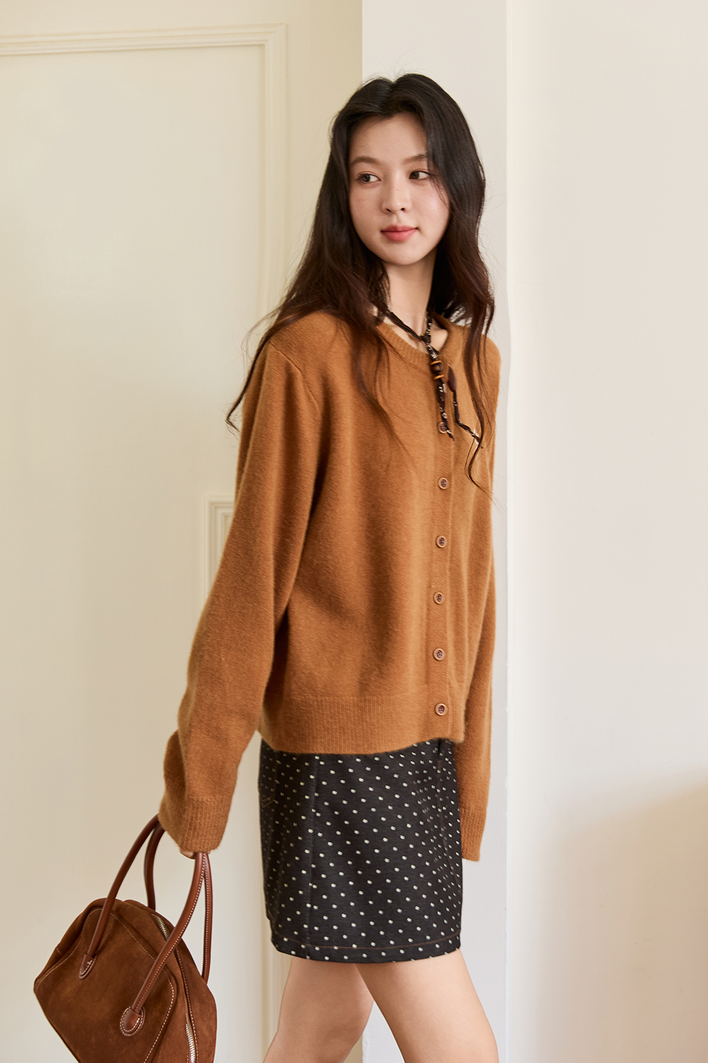 女性のためのニットシャツ