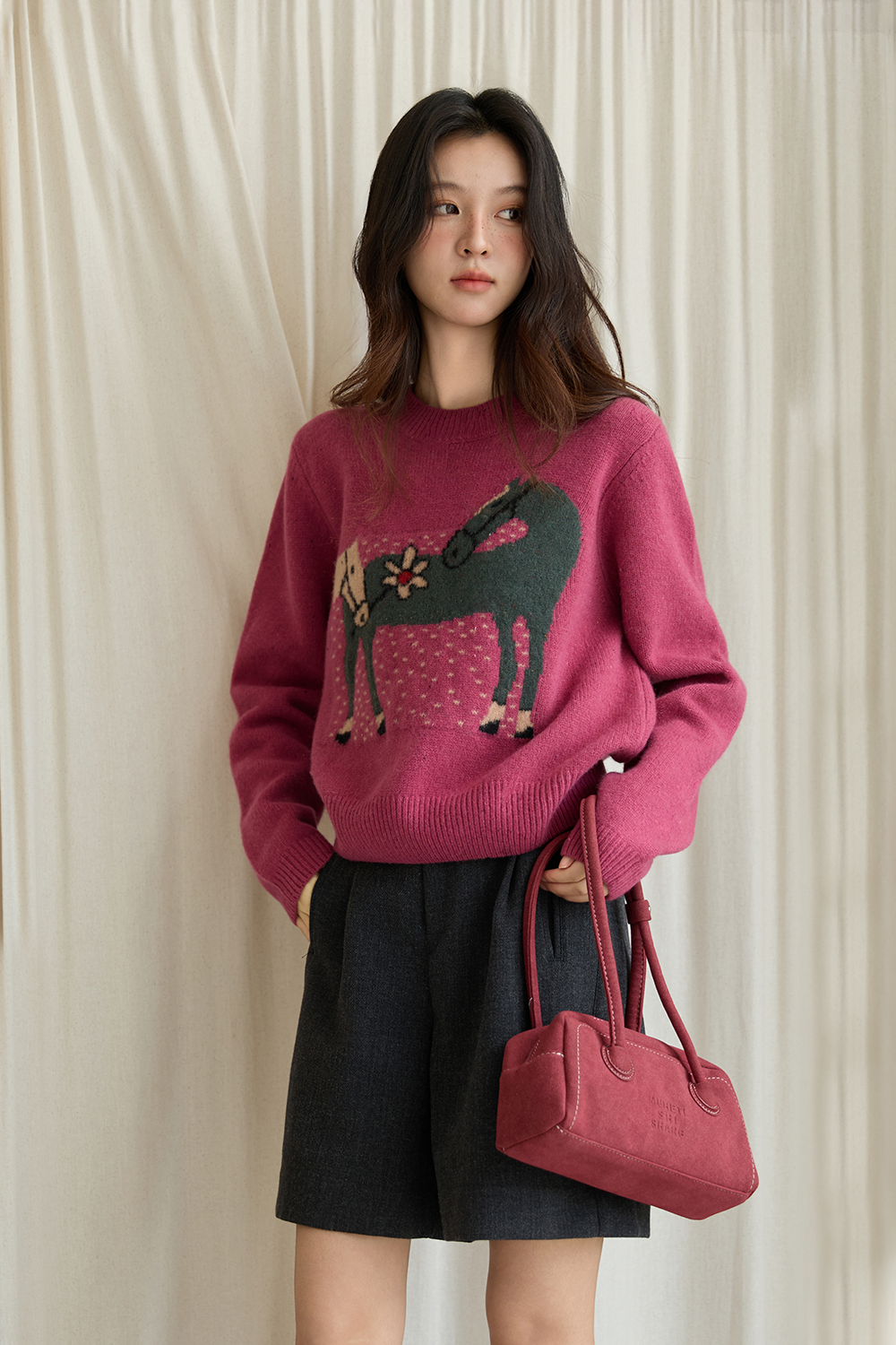 女性のためのニットシャツ