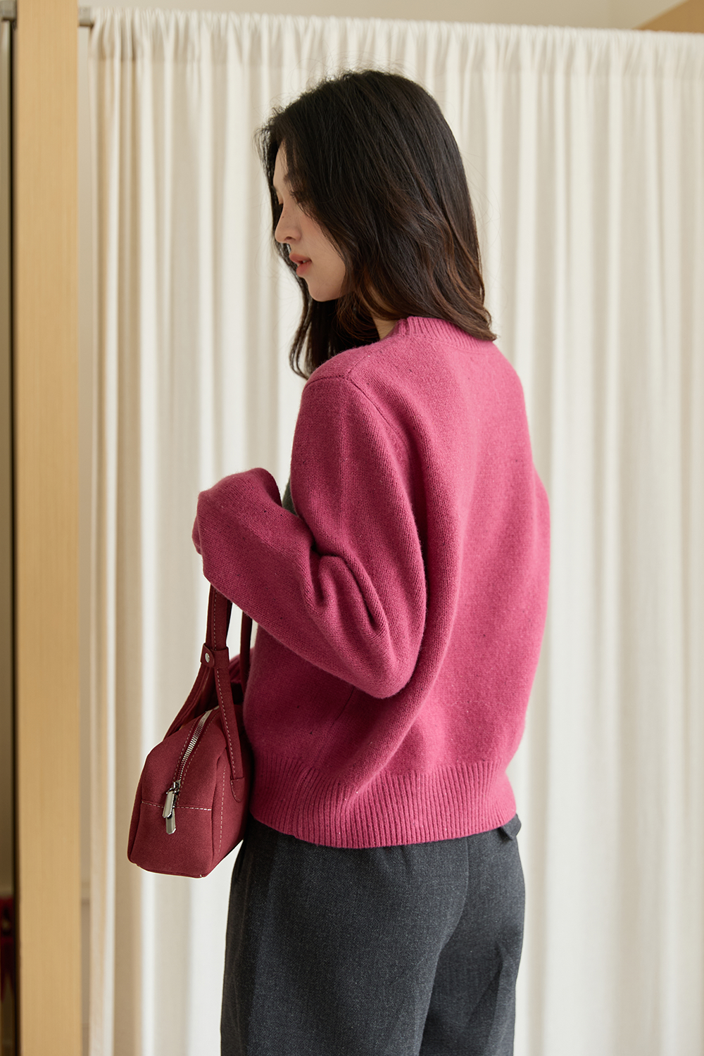 女性のためのニットシャツ