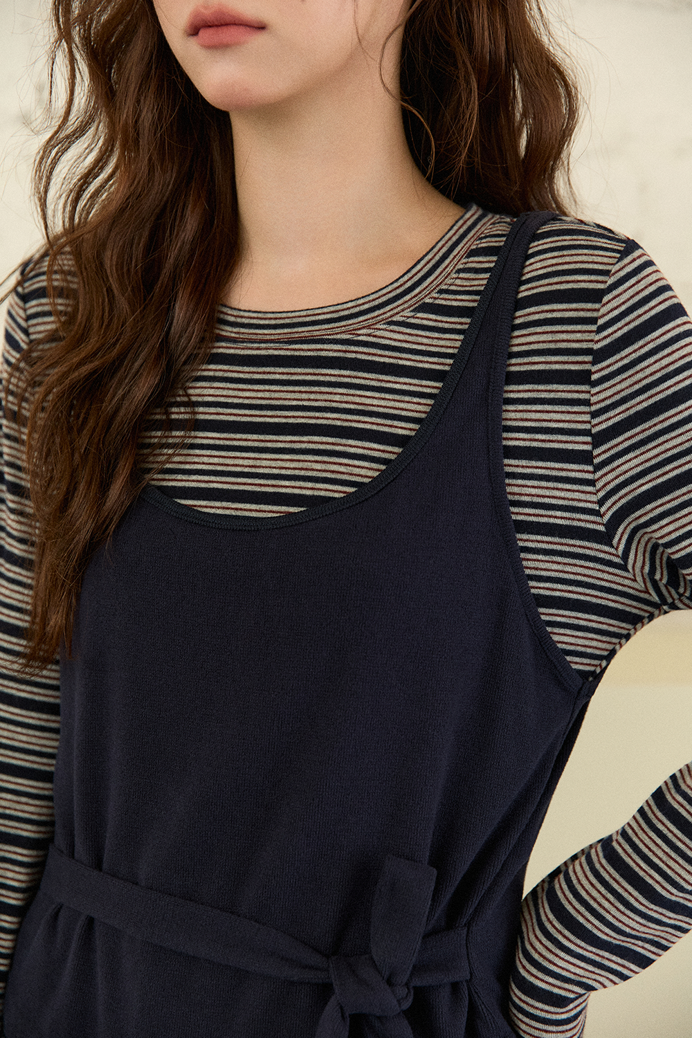 ชุดสายเอี๊ยมและเสื้อยืด