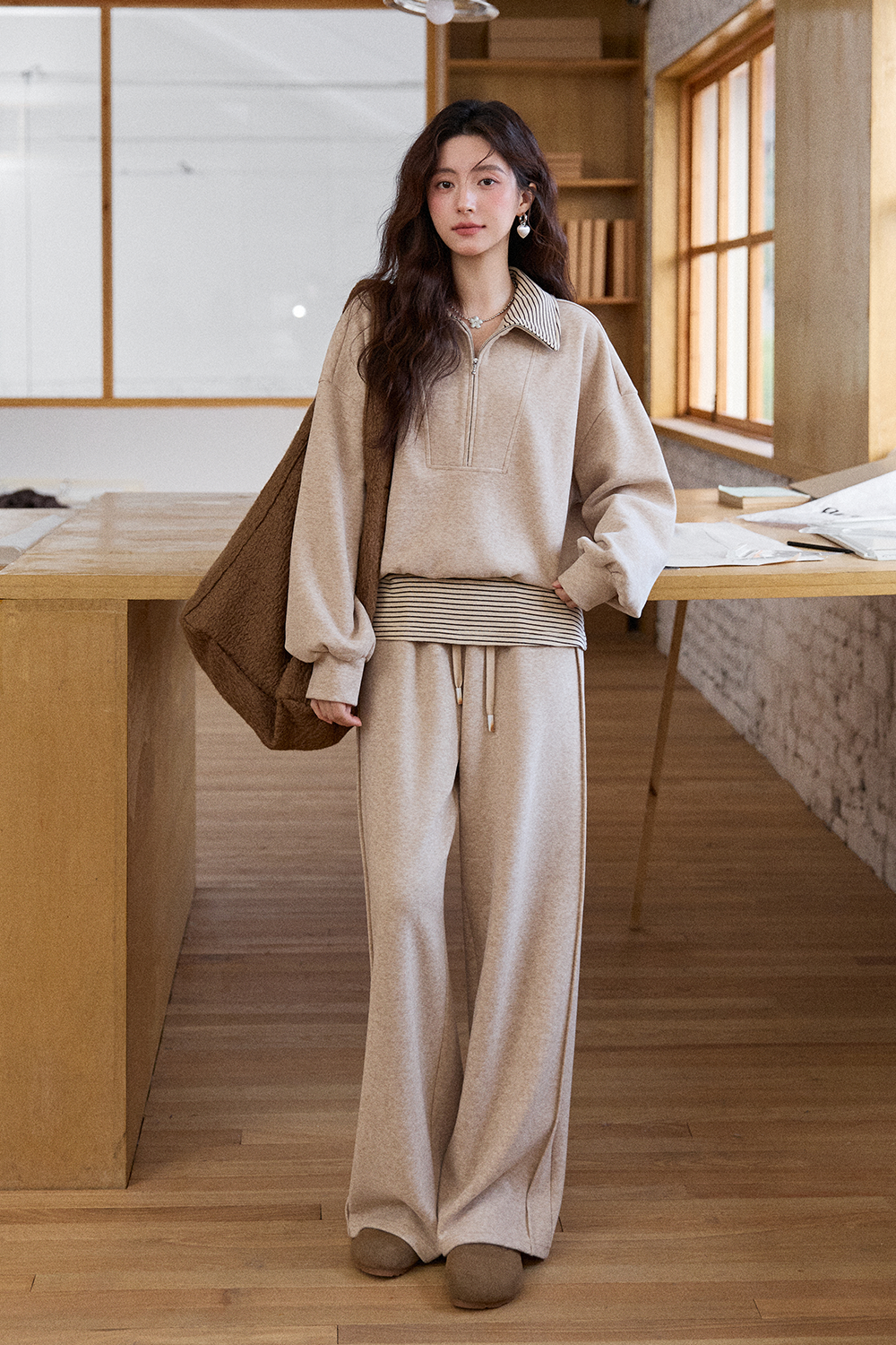 スウェットシャツとパンツスーツセット