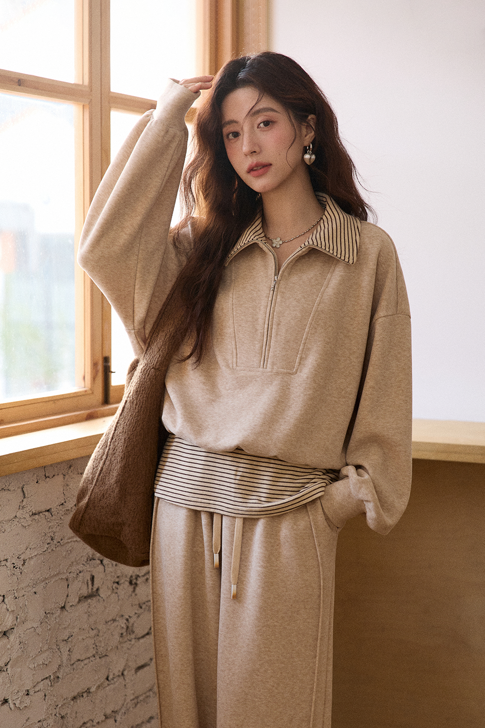 スウェットシャツとパンツスーツセット