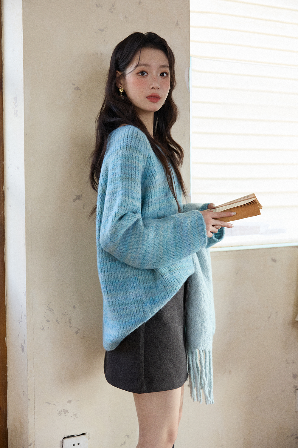 女性のためのニットシャツ