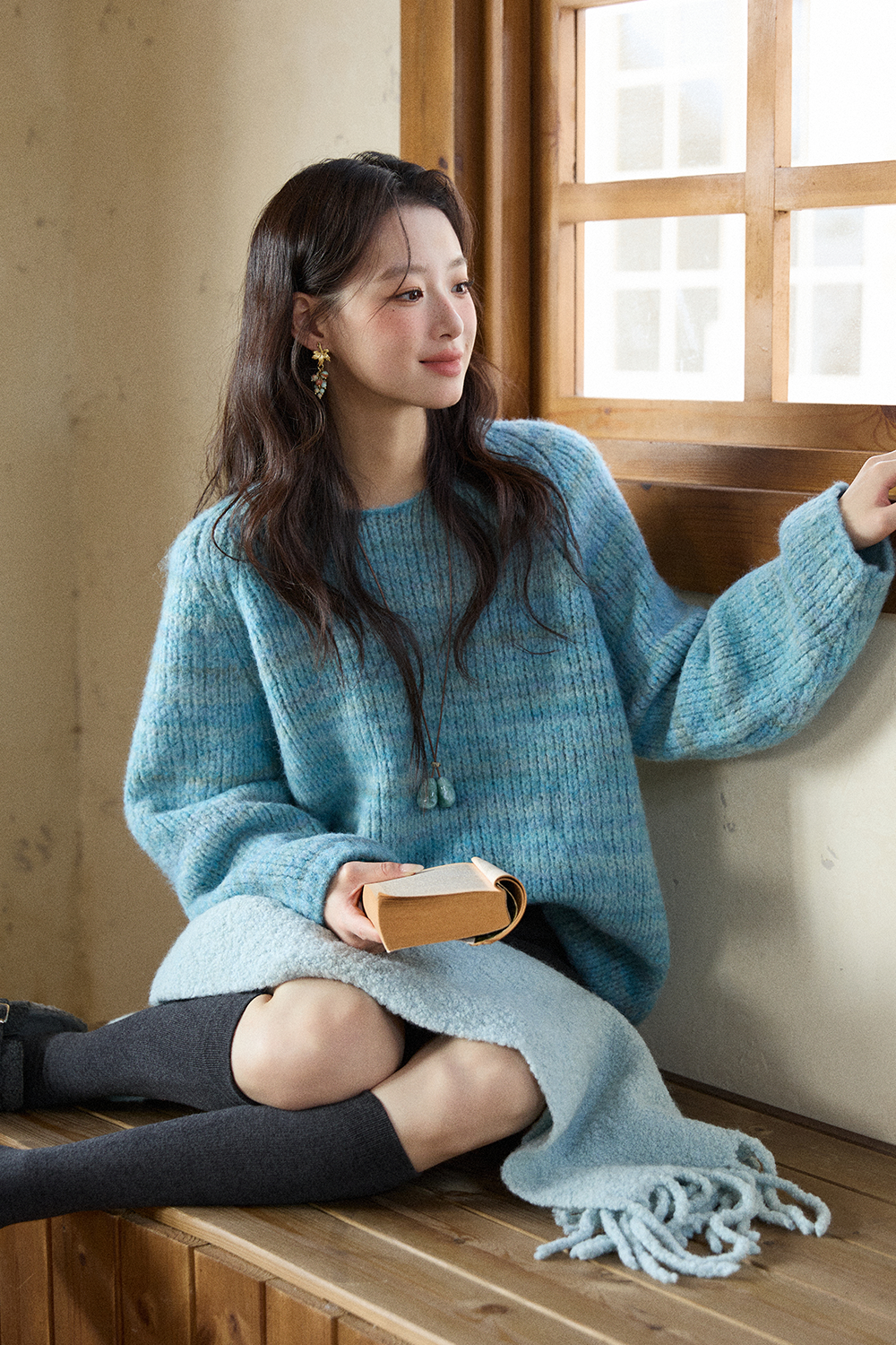 女性のためのニットシャツ