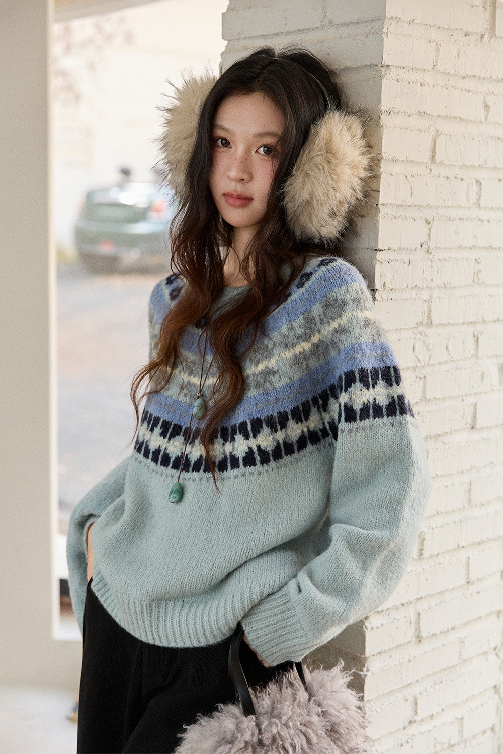 女性のためのニットシャツ