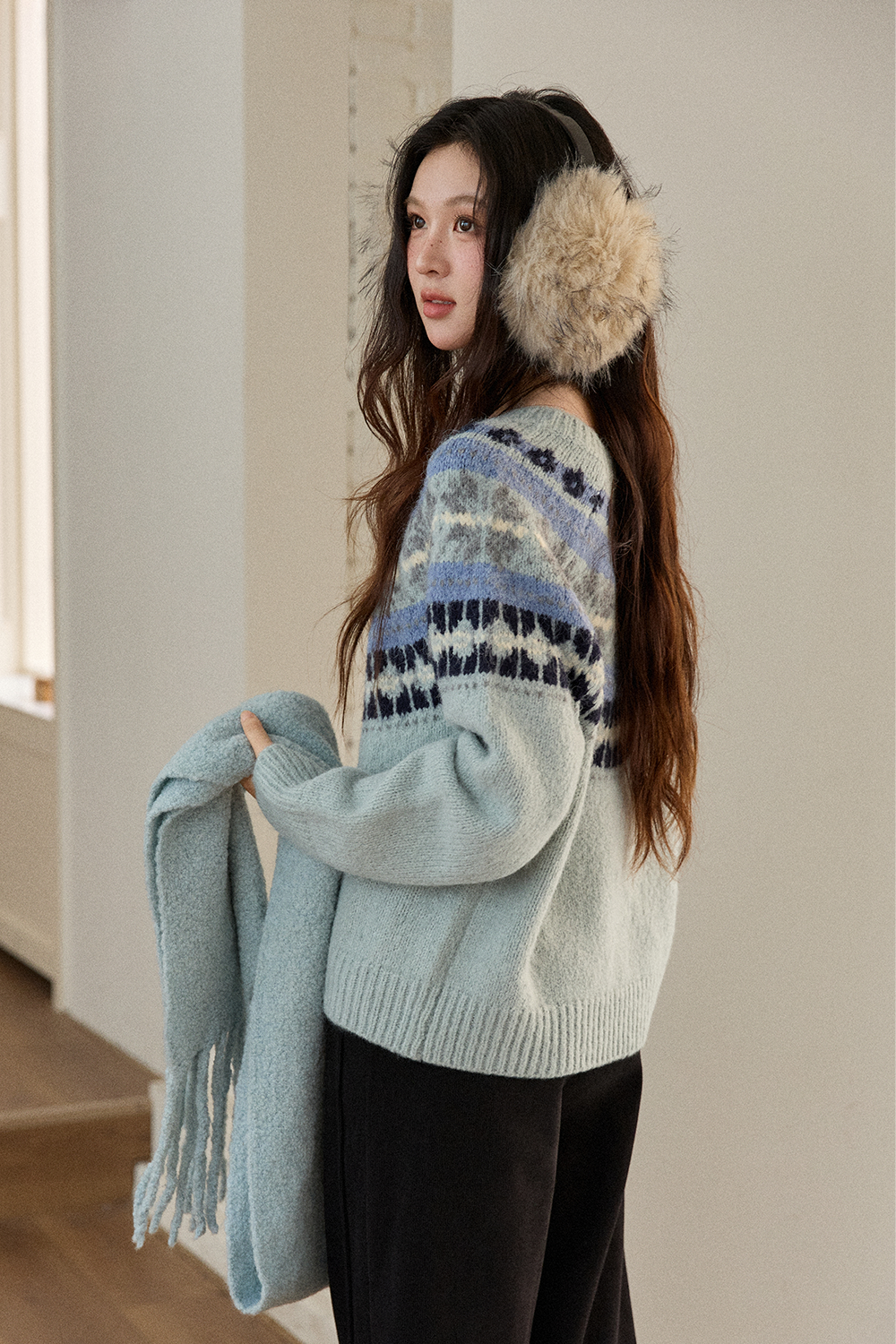 女性のためのニットシャツ