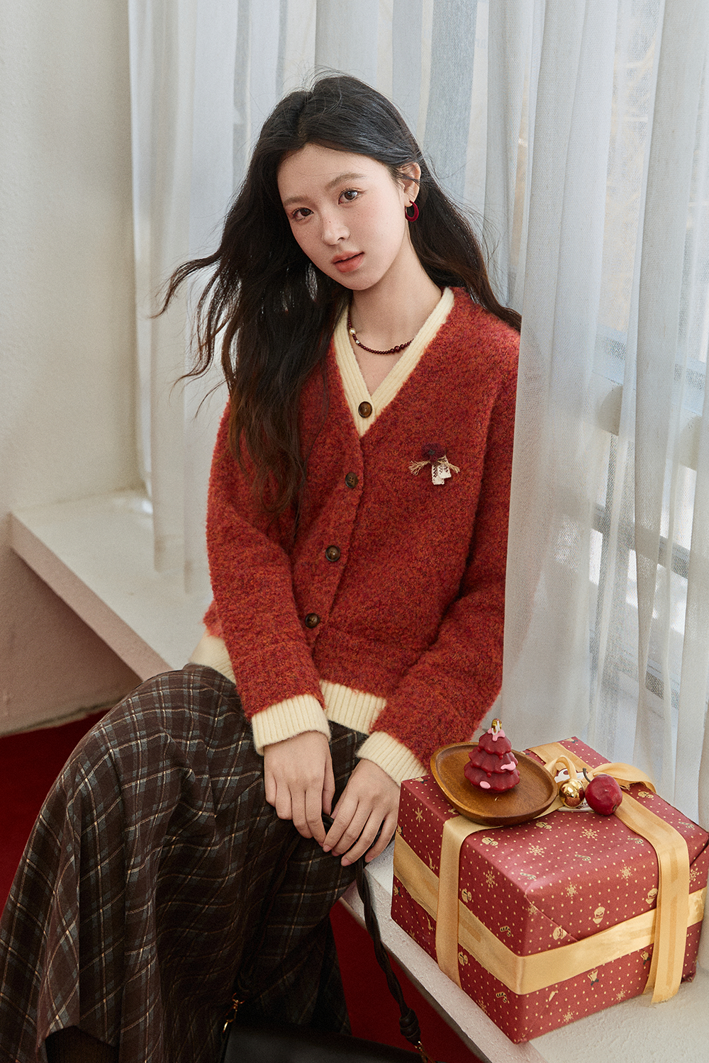 Knit Shirt+Brooch for Women