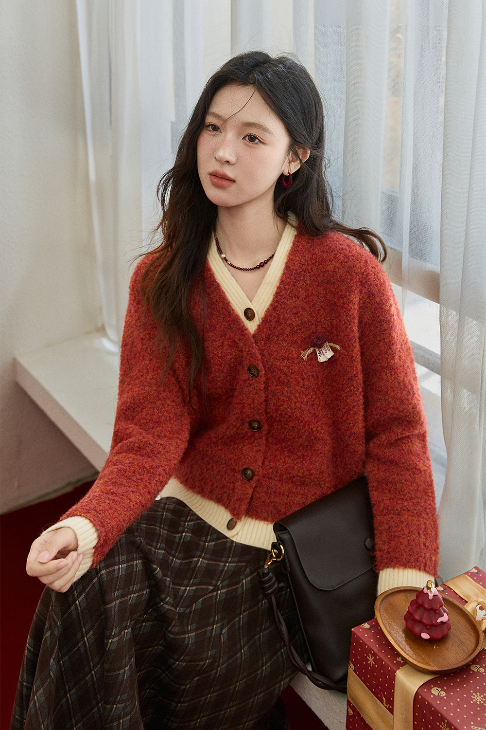 Knit Shirt+Brooch for Women