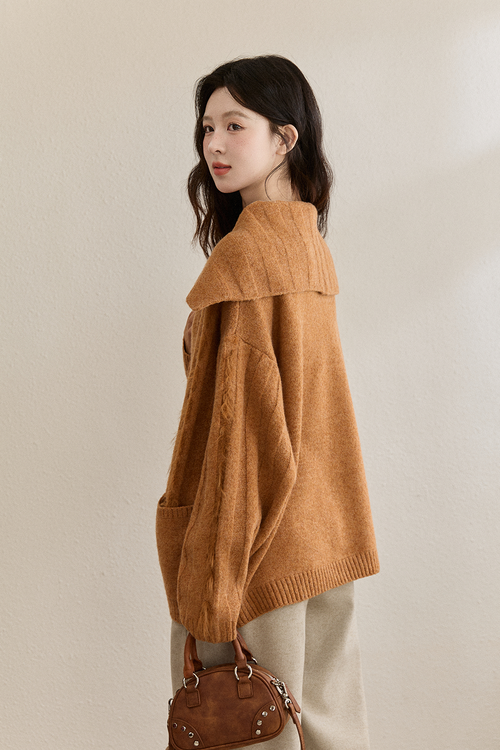 ニットシャツとサスペンダーのセットは別売りです