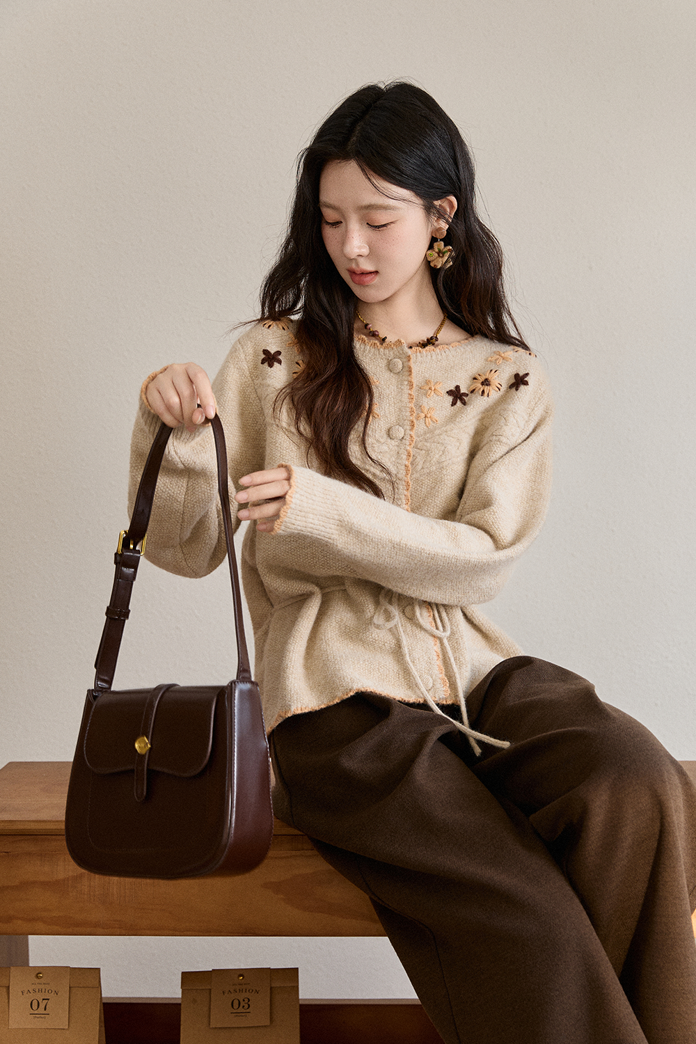 女性のためのニットシャツ