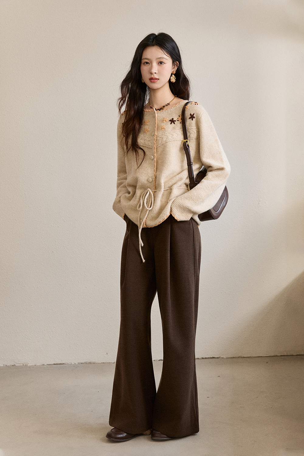 女性のためのニットシャツ