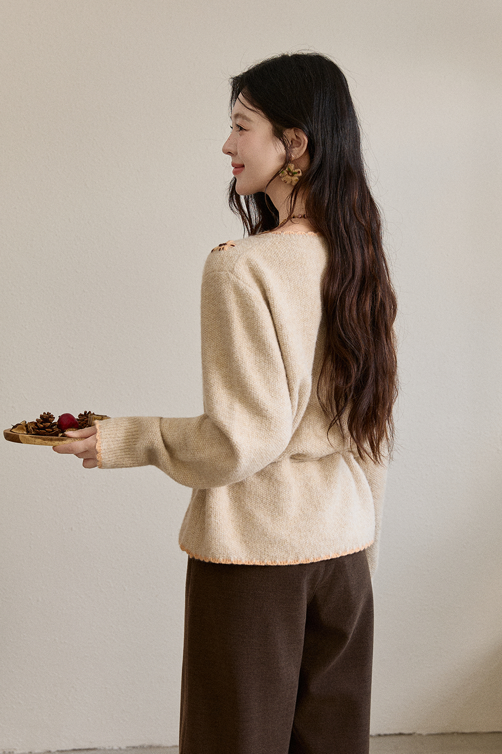 女性のためのニットシャツ