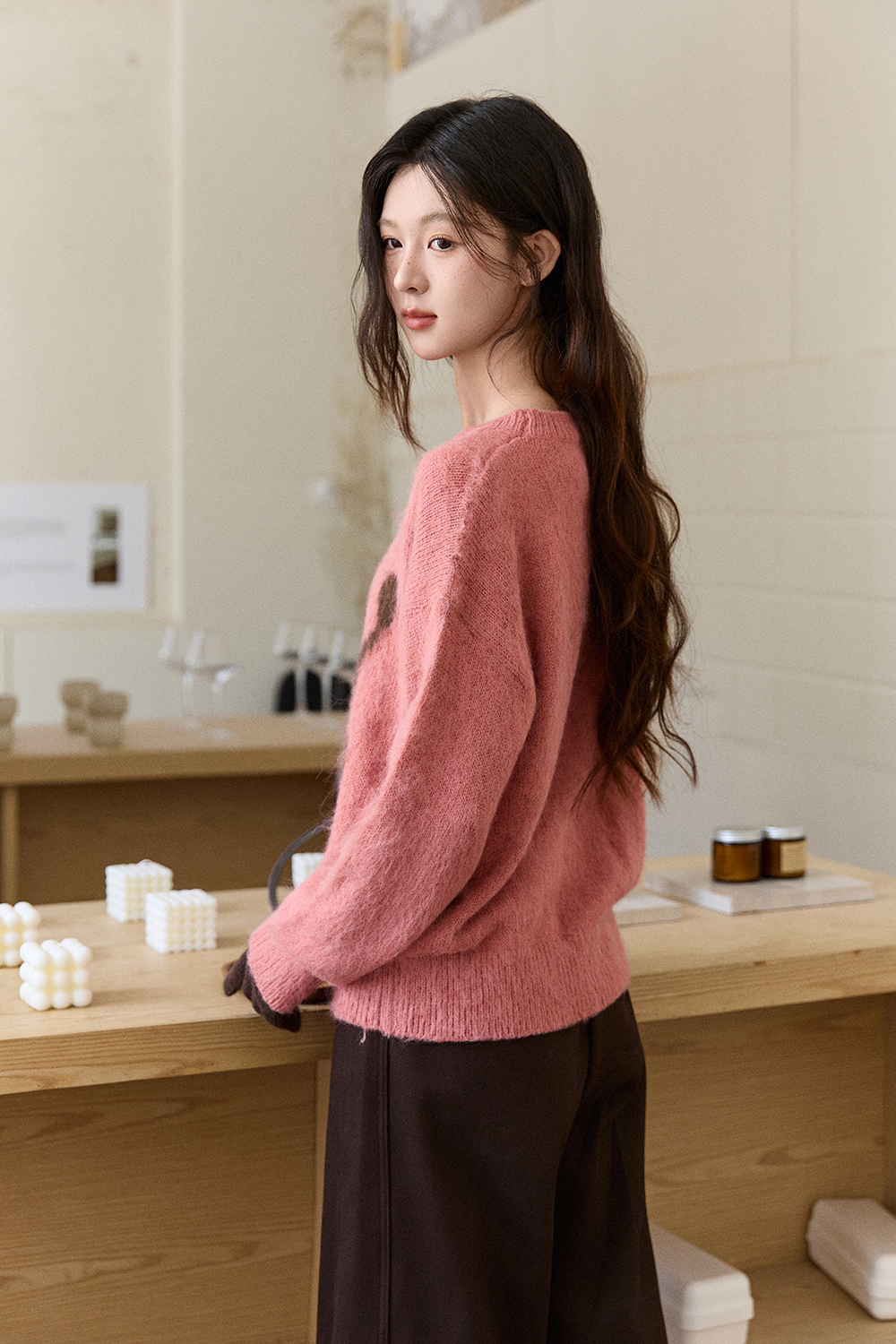 女性のためのニットシャツ