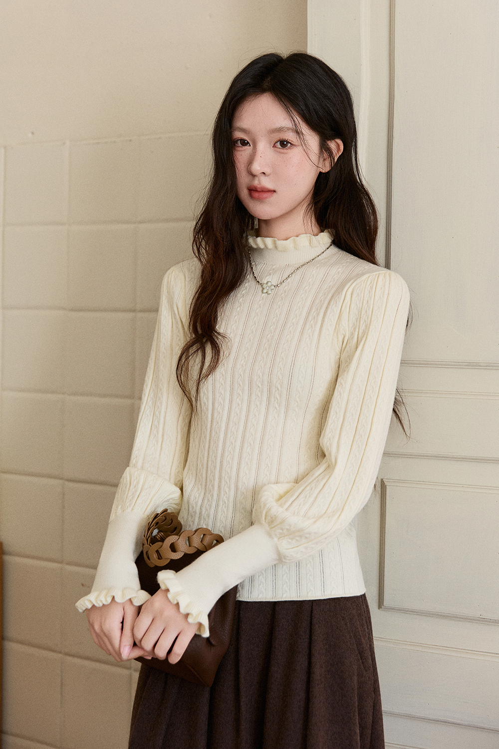 女性のためのニットシャツ