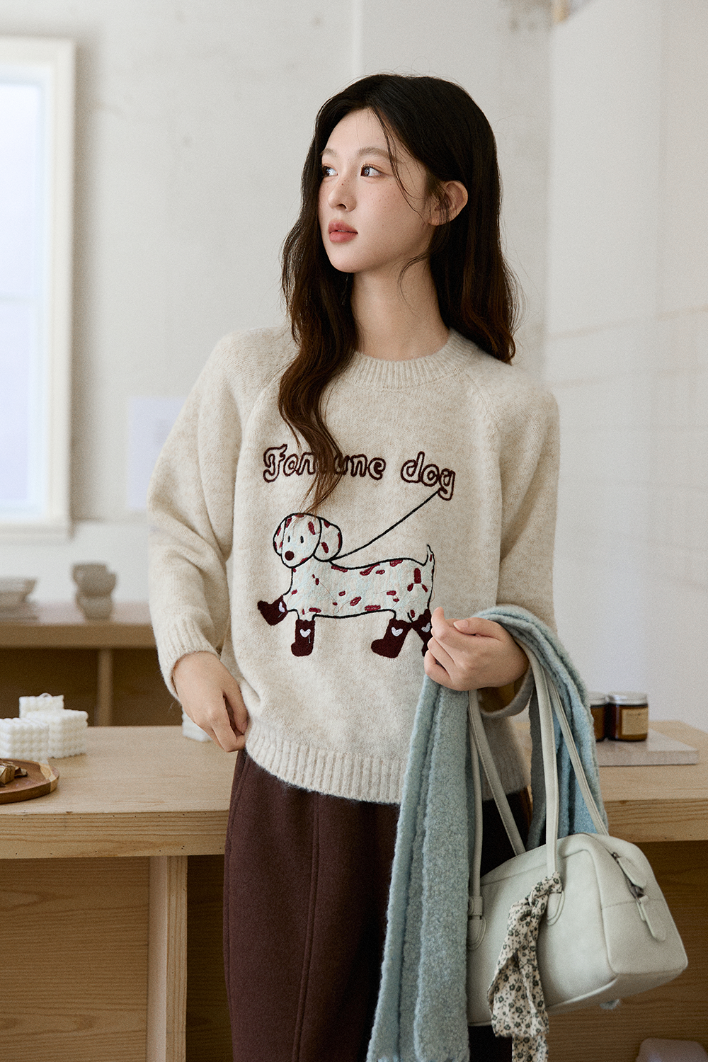 女性のためのニットシャツ