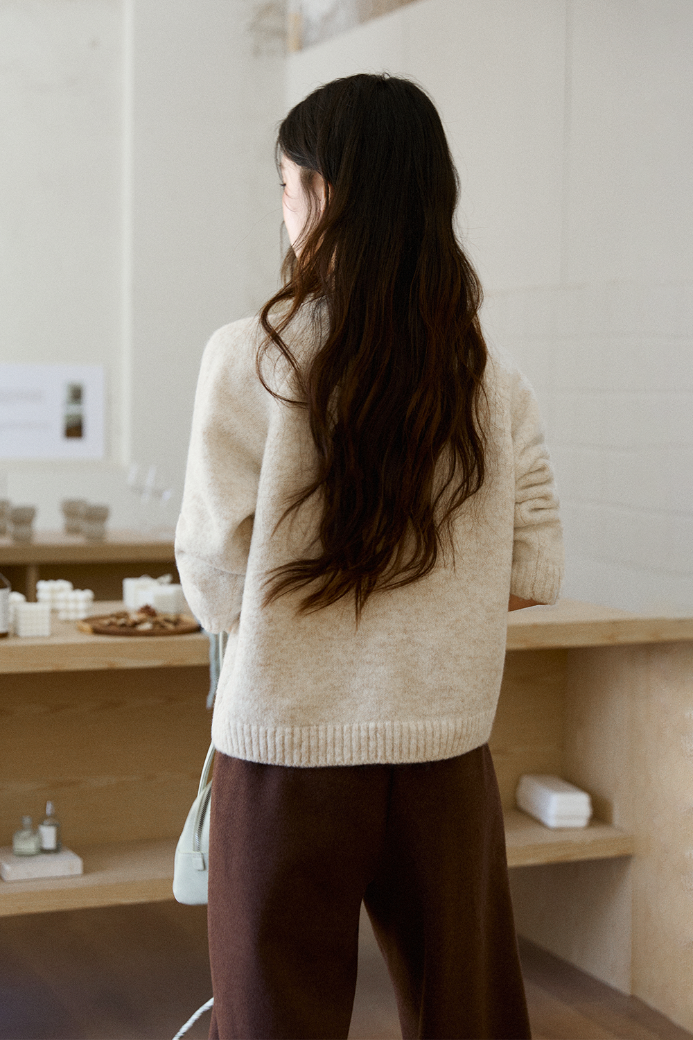 女性のためのニットシャツ