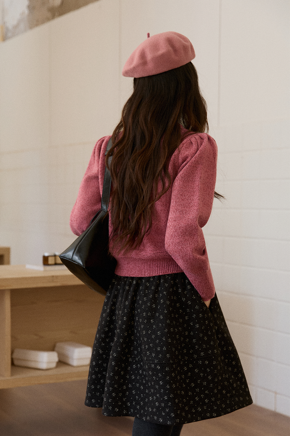 女性のためのニットシャツ