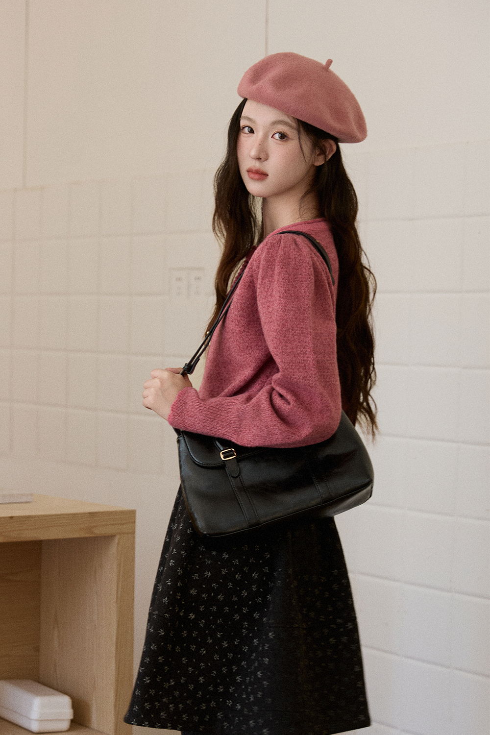 女性のためのニットシャツ