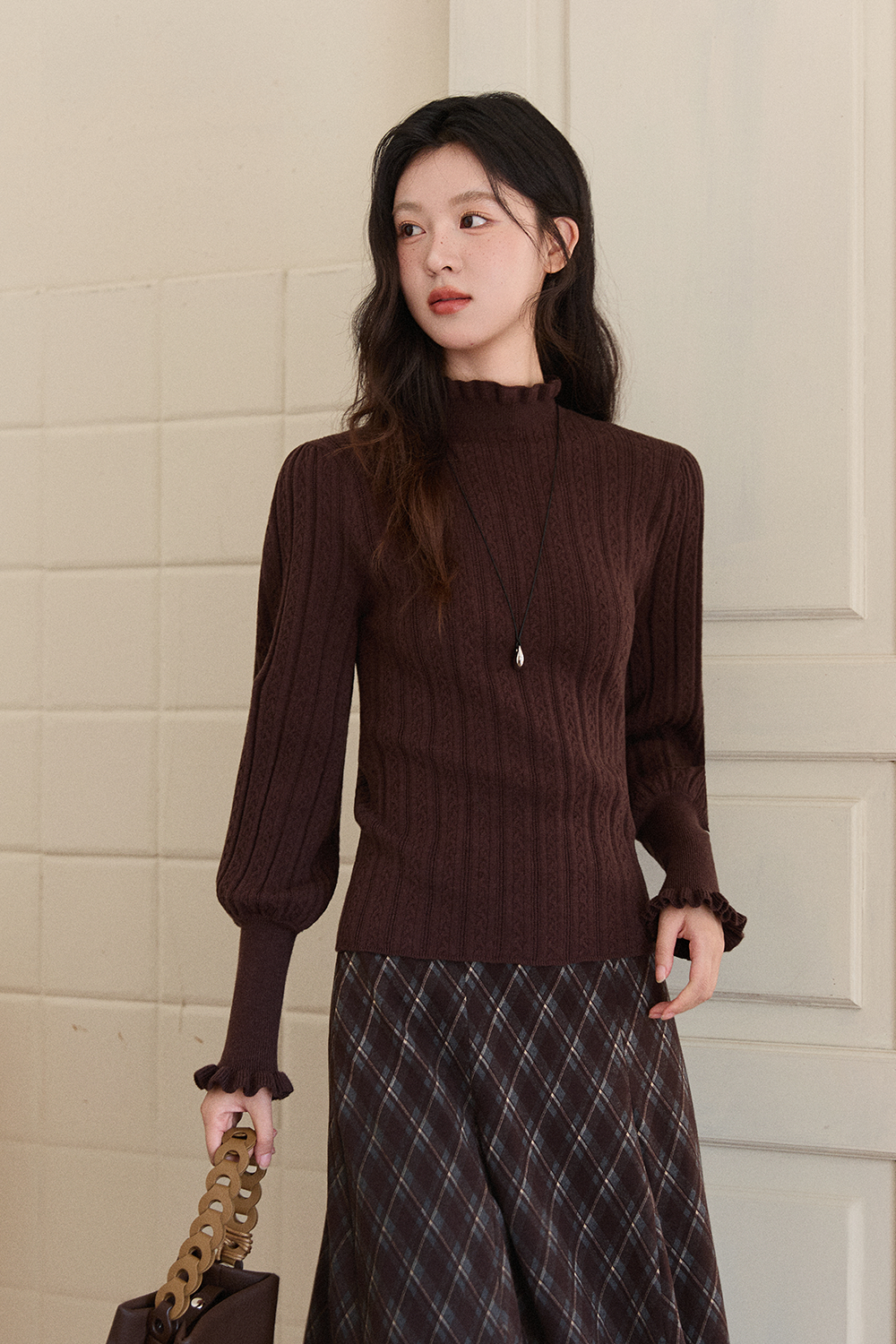 女性のためのニットシャツ