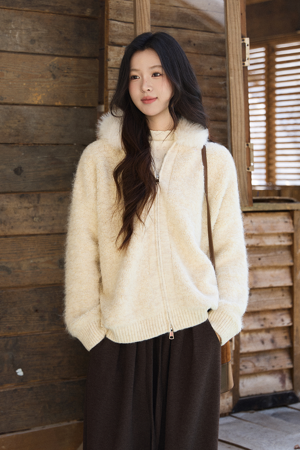 女性のためのニットシャツ