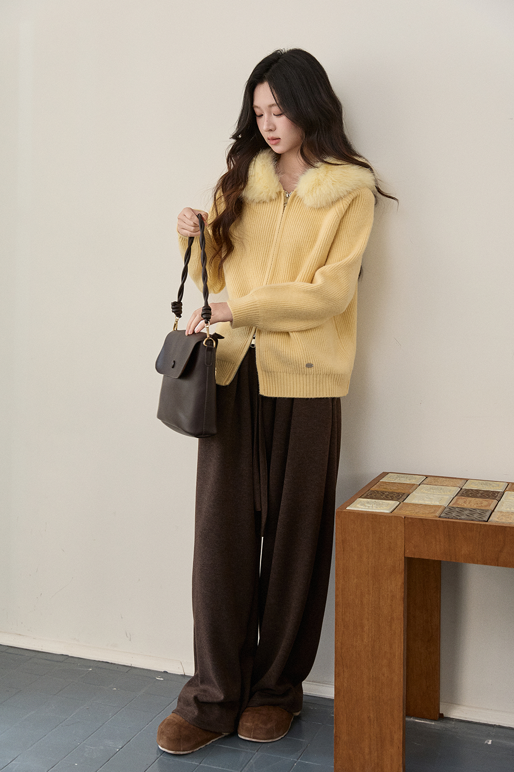 니트 셔츠 + 퍼 칼라