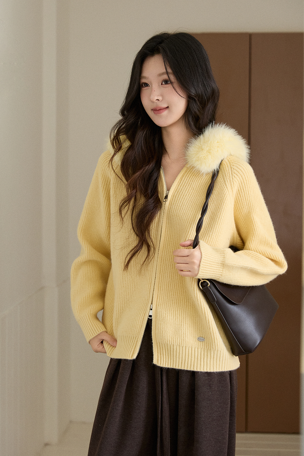 니트 셔츠 + 퍼 칼라