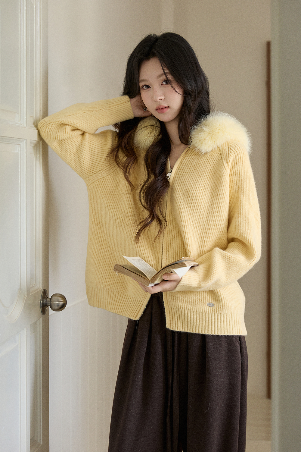 니트 셔츠 + 퍼 칼라