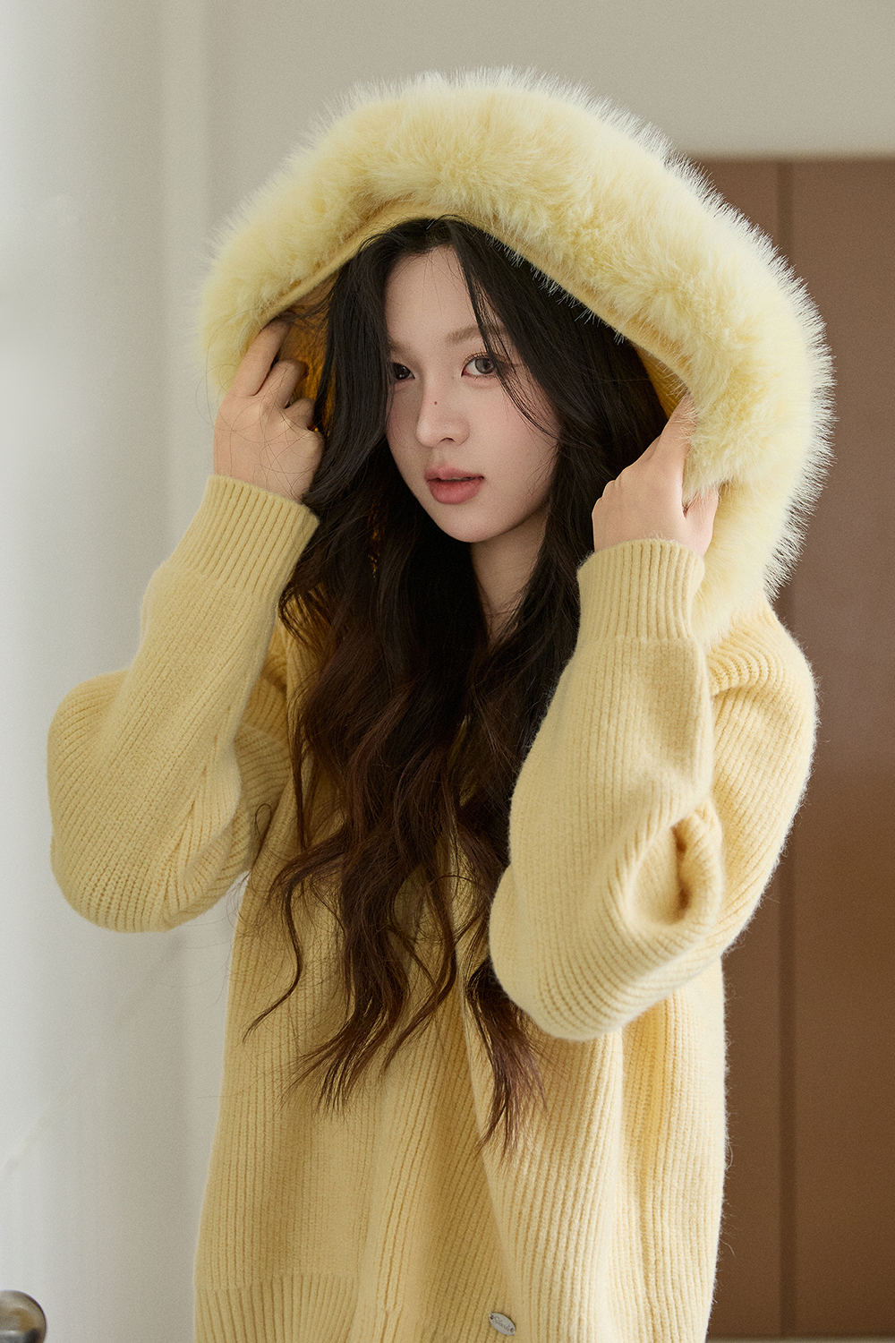 니트 셔츠 + 퍼 칼라