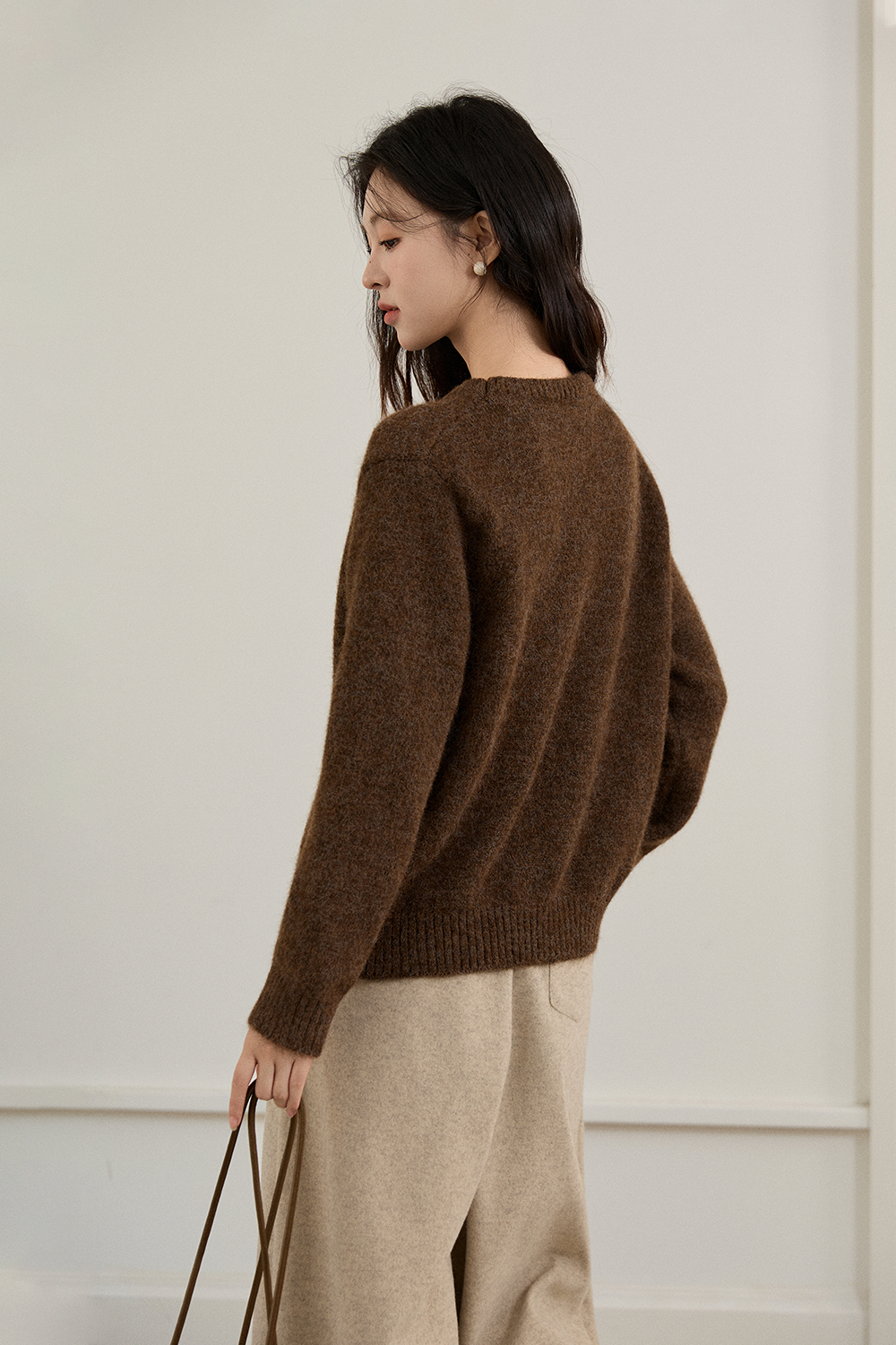 女性のためのニットシャツ