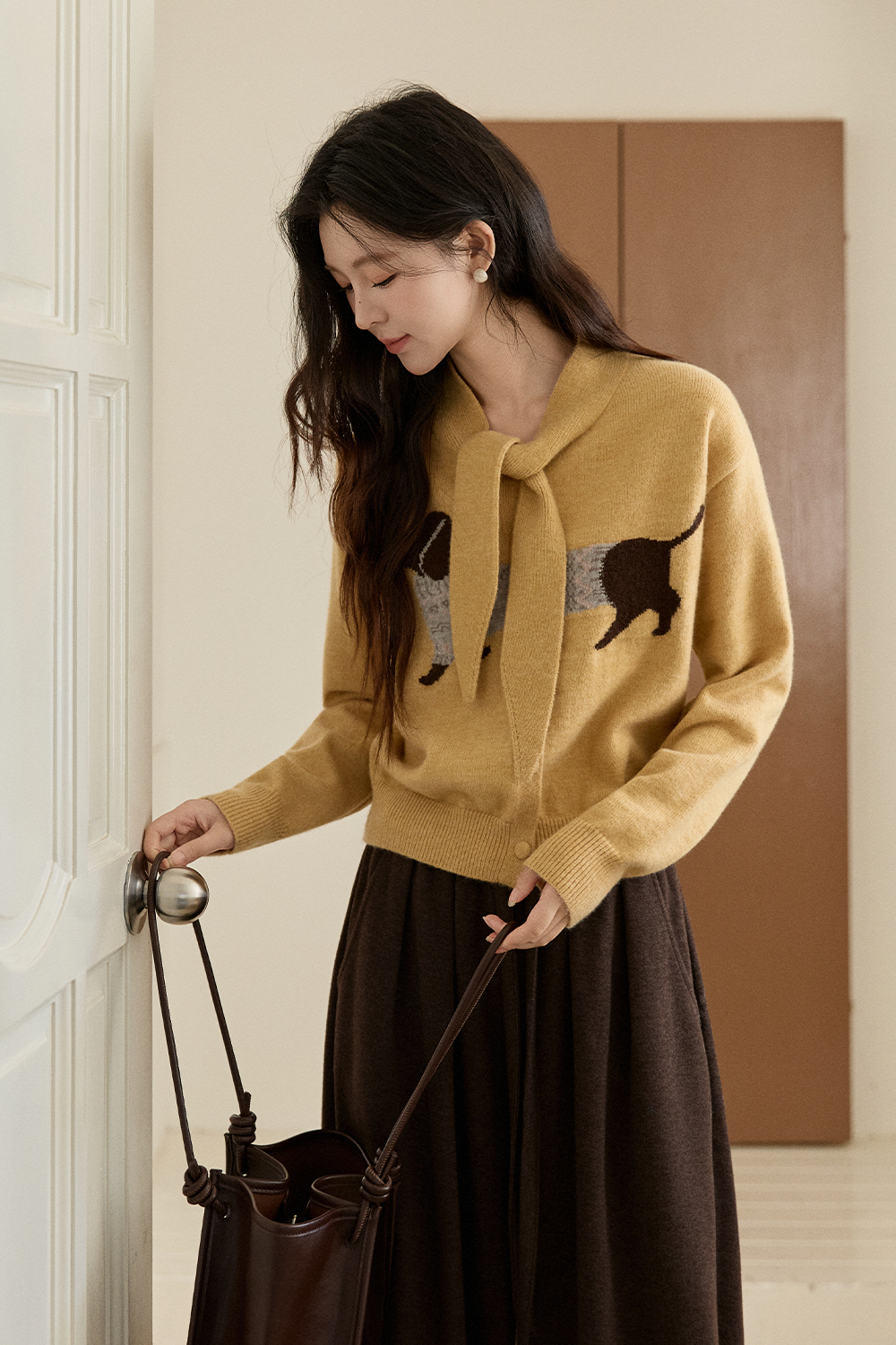 女性のためのニットシャツ