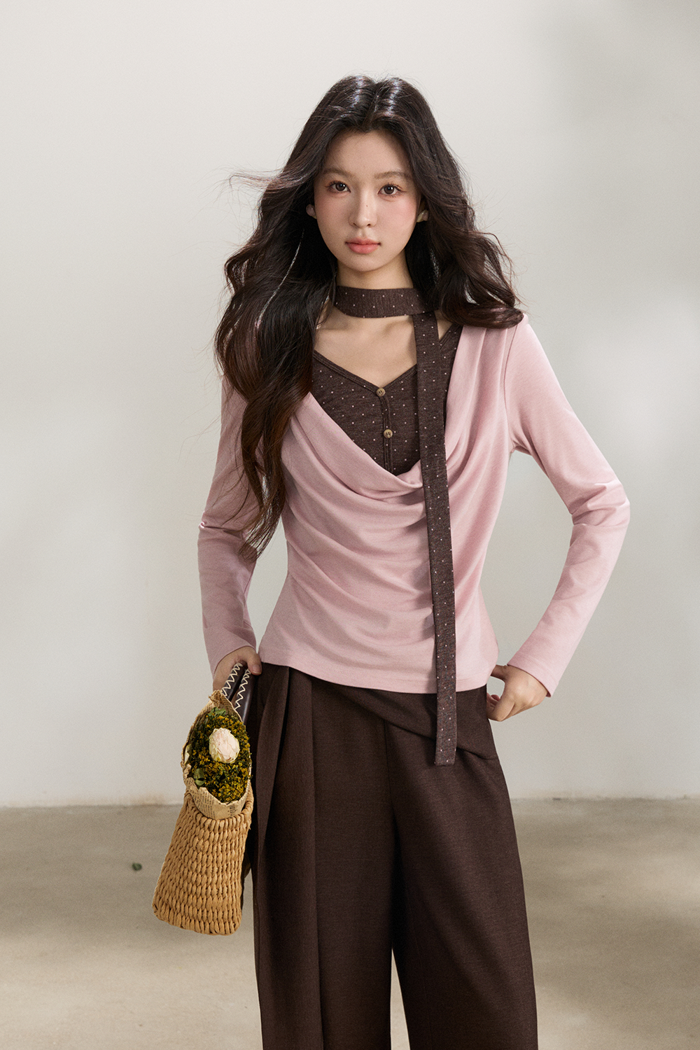 เสื้อถักและเนคไทสำหรับผู้หญิง