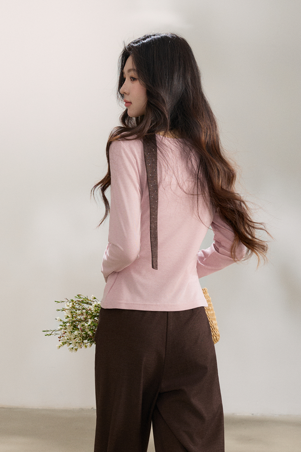 เสื้อถักและเนคไทสำหรับผู้หญิง