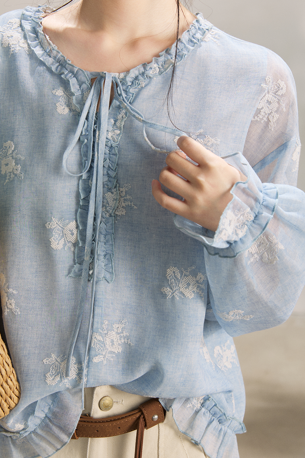 เสื้อเบลาส์สำหรับผู้หญิง