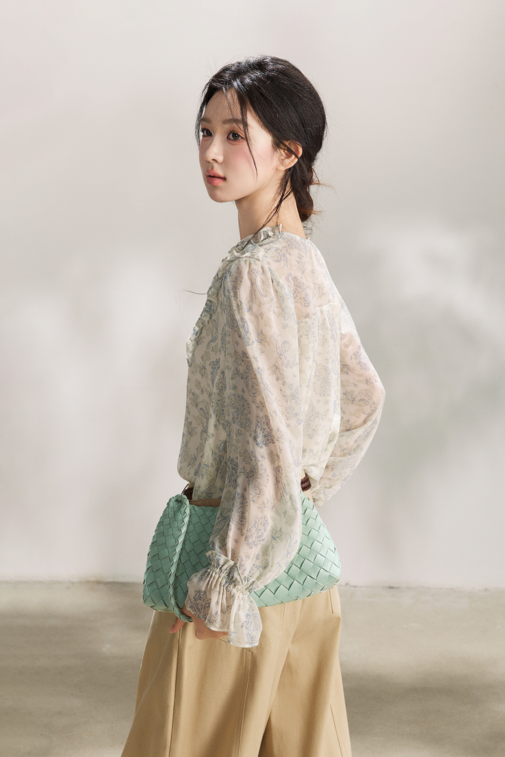 女性のためのブラウス