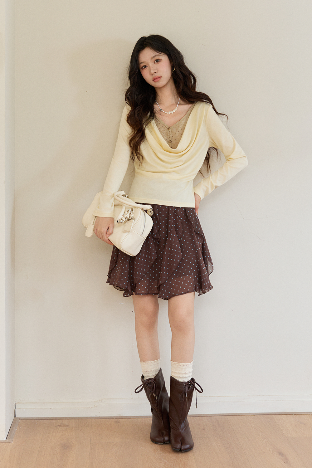 เสื้อถักและเนคไทสำหรับผู้หญิง