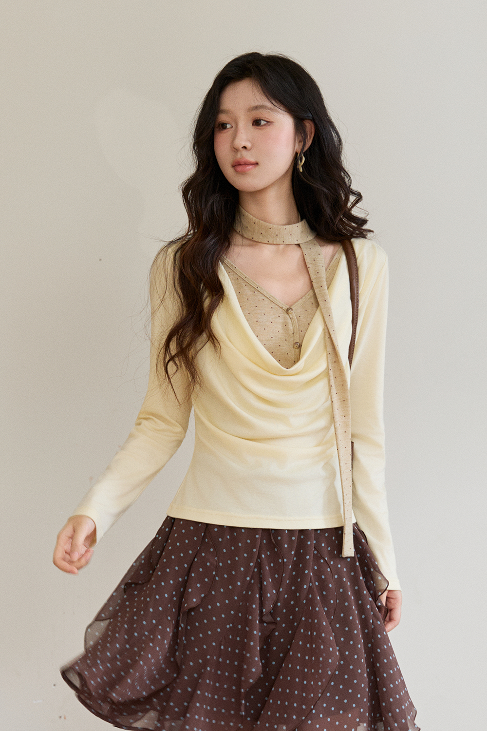 Kemeja Rajut + Dasi untuk Wanita