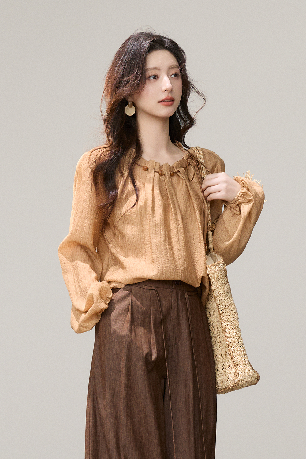 เสื้อเบลาส์สำหรับผู้หญิง