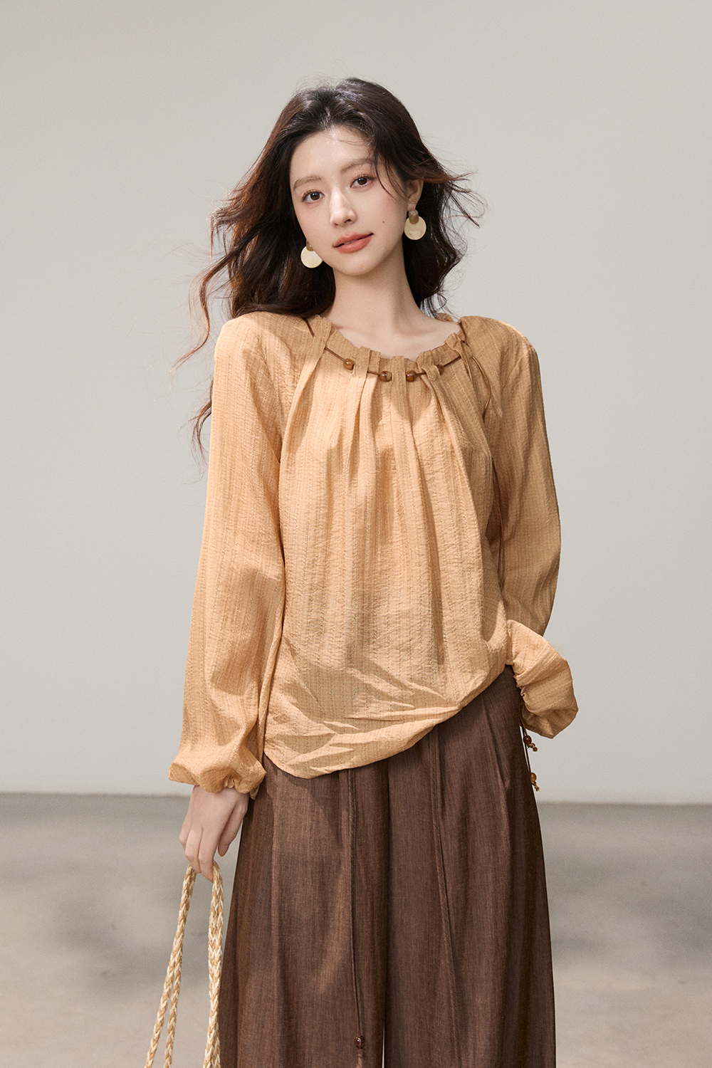 เสื้อเบลาส์สำหรับผู้หญิง