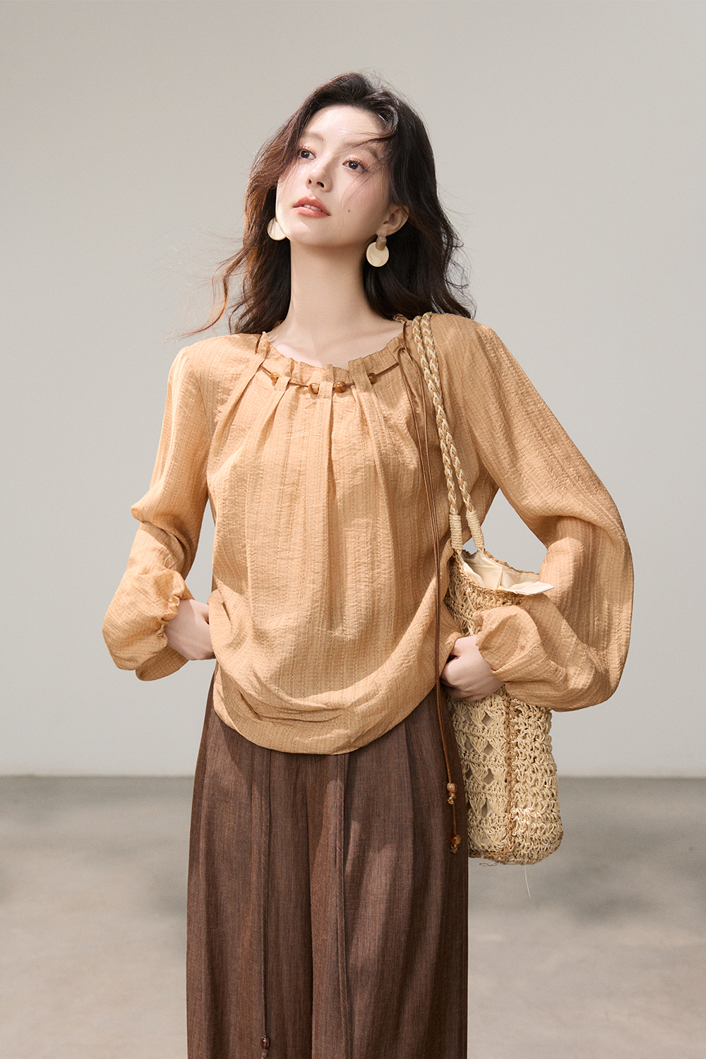 เสื้อเบลาส์สำหรับผู้หญิง