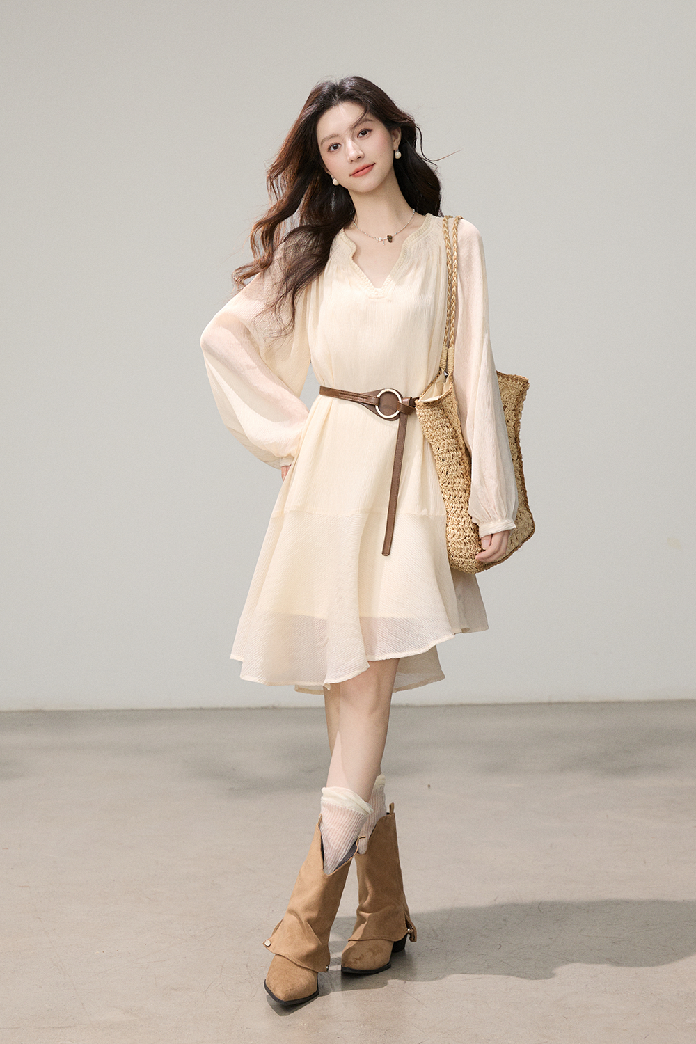 ชุดเดรสยาวปานกลางทรงเอสำหรับผู้หญิง