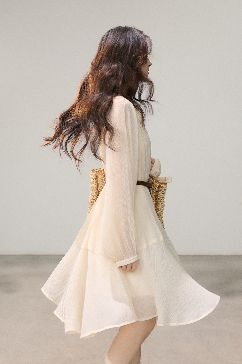 ชุดเดรสยาวปานกลางทรงเอสำหรับผู้หญิง