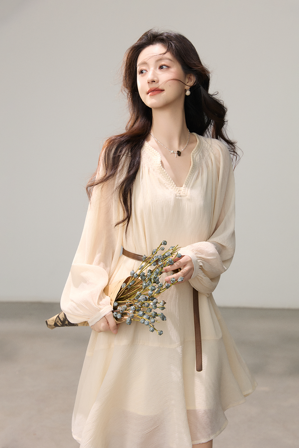 ชุดเดรสยาวปานกลางทรงเอสำหรับผู้หญิง